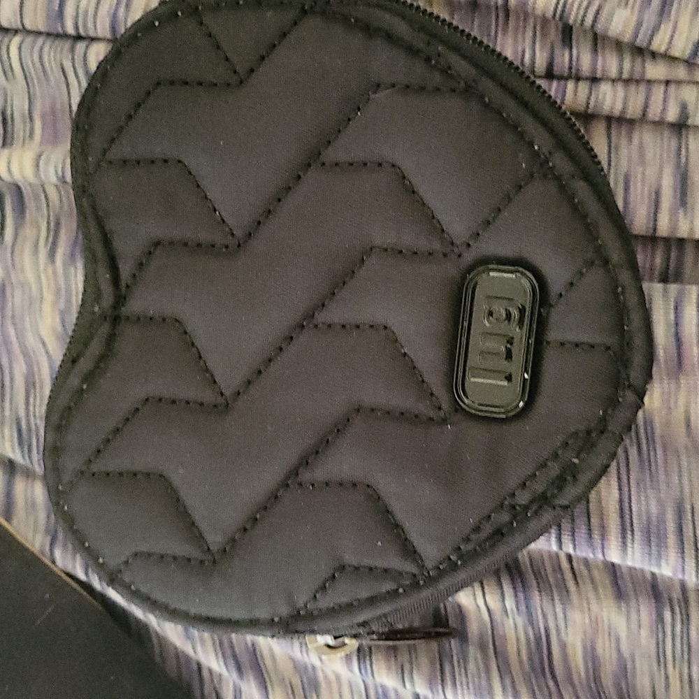 Lug coin/card holder